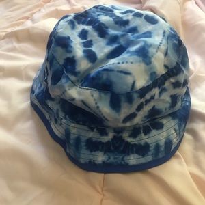 (SOLD) Dark blue tie-dye bucket hat